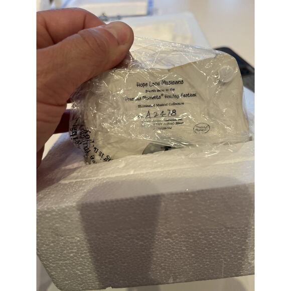 Brand New Precious Moments Hope Lane Musical Holiday COA Christmas Collection - Picture 3 of 4